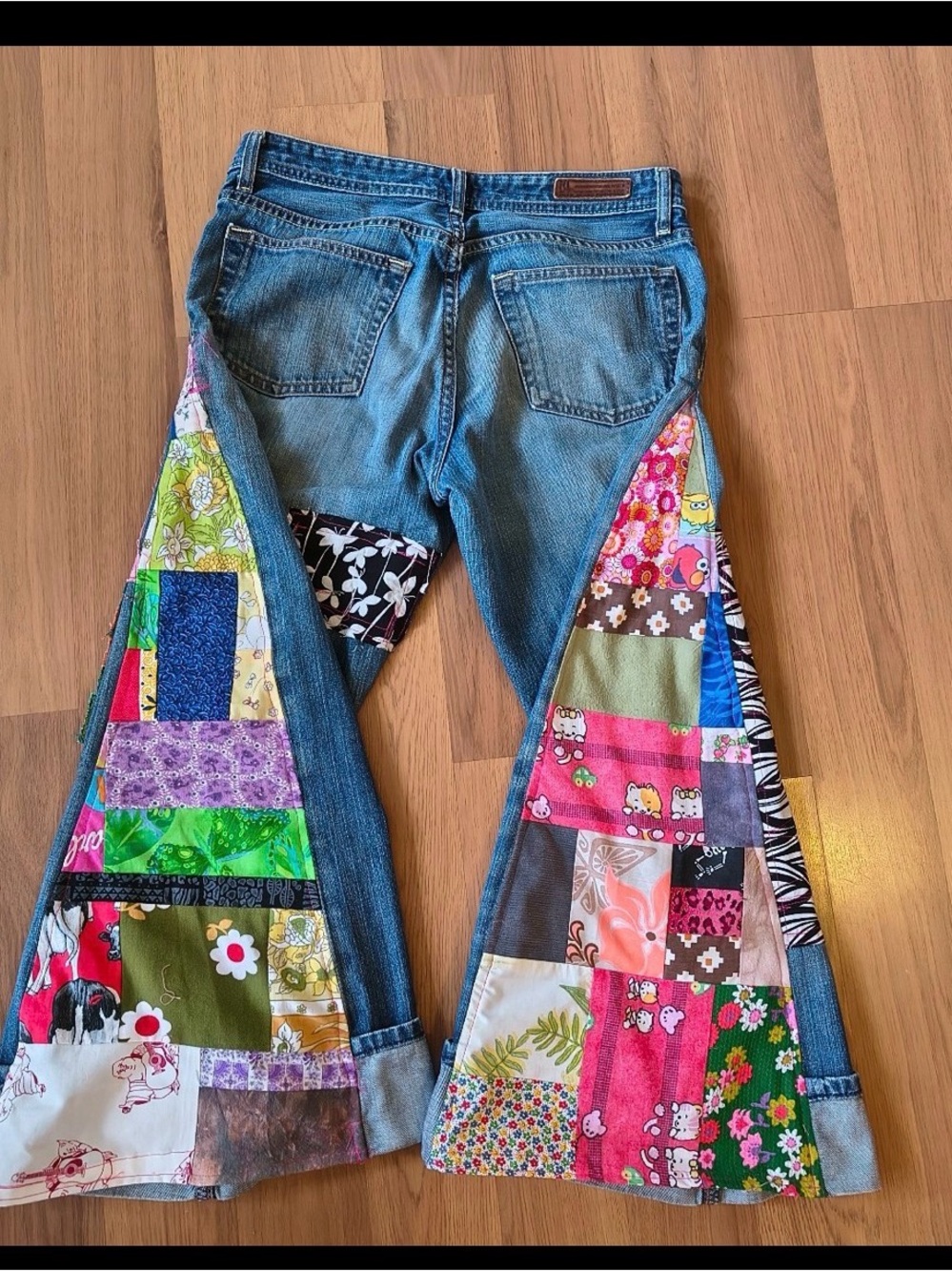 Multicolor Patchwork Wide-Leg Jeans with Pink Accents - Picture 2 of 9